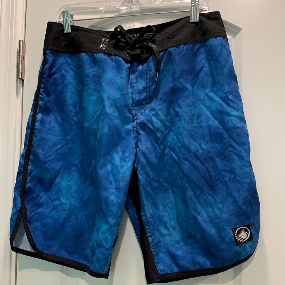 LIQUID FORCE SIZE 32 BRAND NEW SWIM TRUNKS